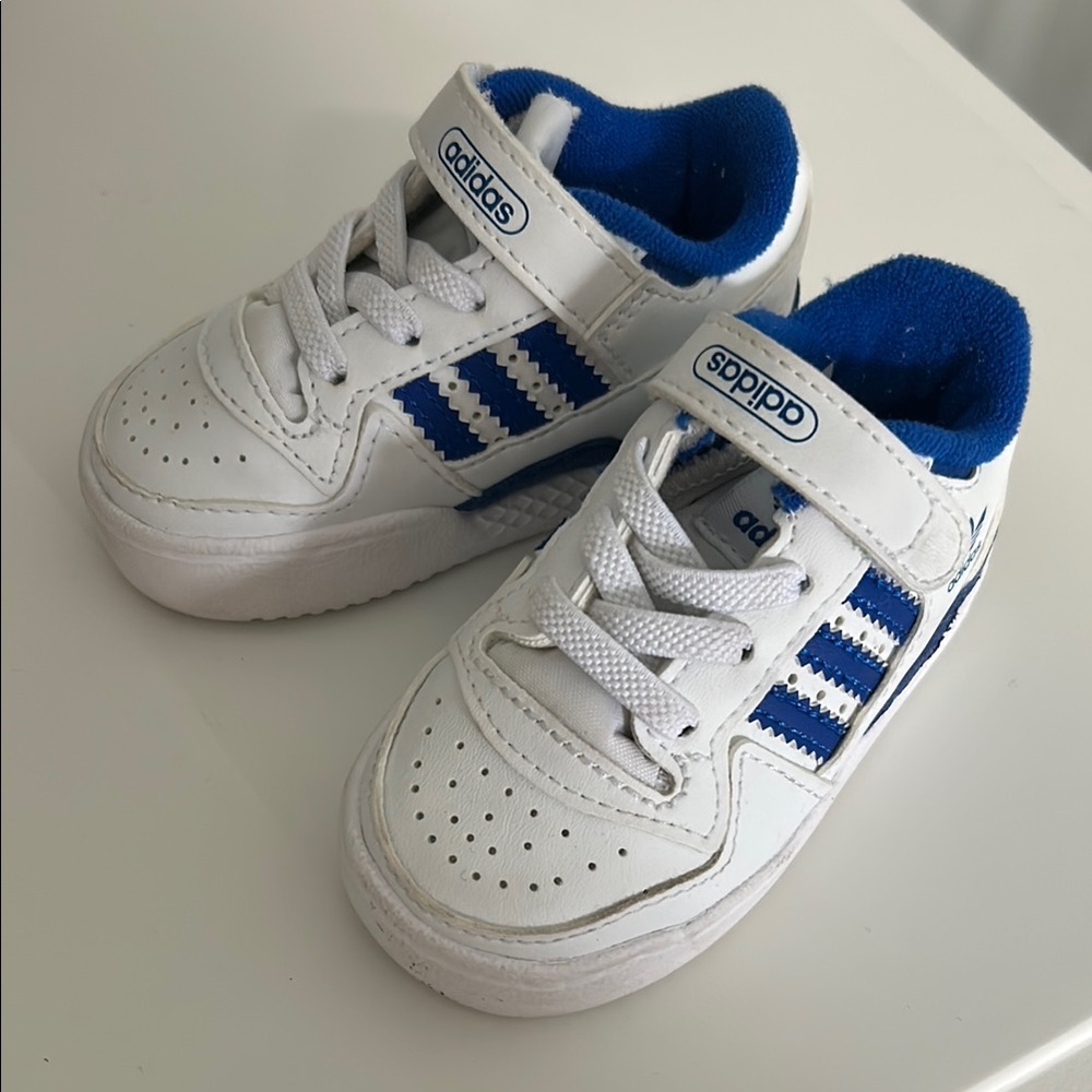 Adidas Kids Sneakers in White and Blue